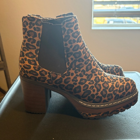 Pierre Dumas Shoes - Pierre Dumas Leopard Print Chelsea Platform Booties - Brown/Black NWOT